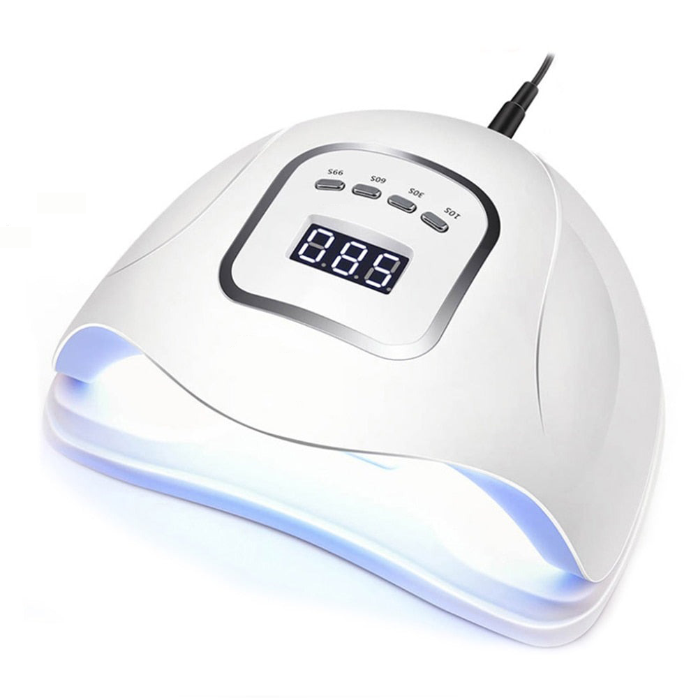 Lampe UV pour les ongles : vérifier le vernis avant la pose
